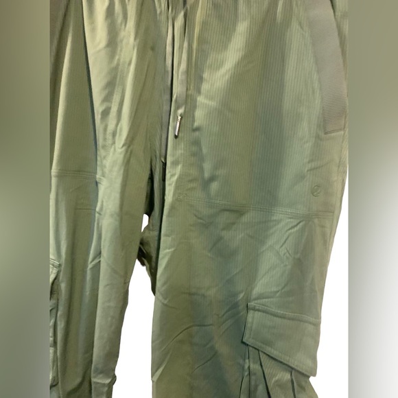 NWT Lululemon dance studio relaxed fit cargo pants Size M - Picture 4 of 5